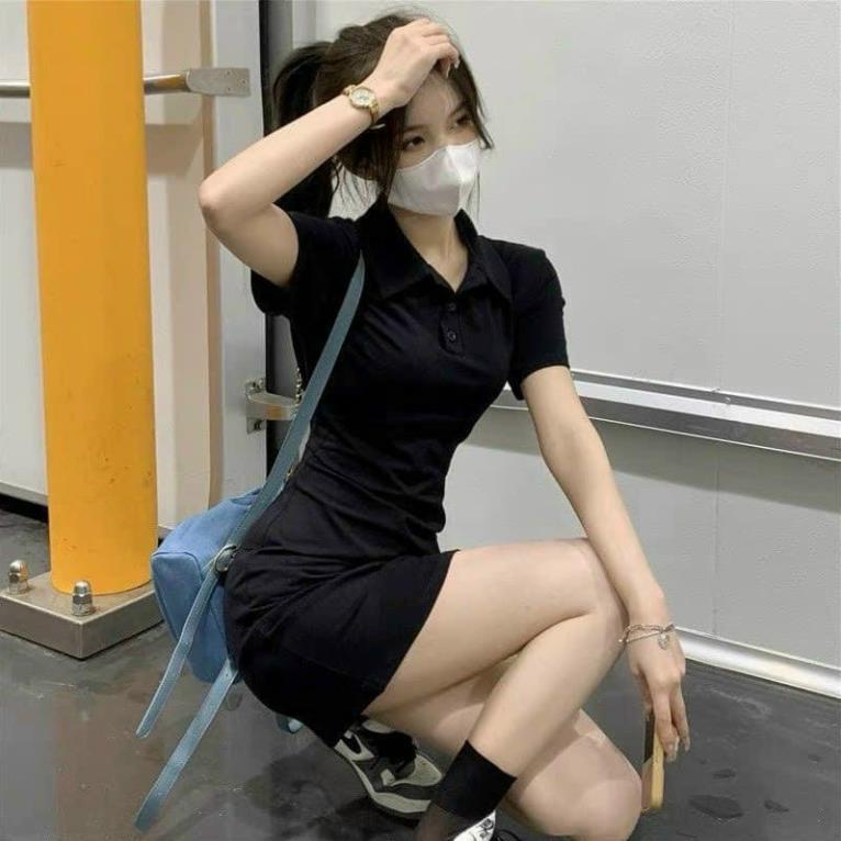 Đầm đen cổ polo ôm body xẻ dáng basic năng động