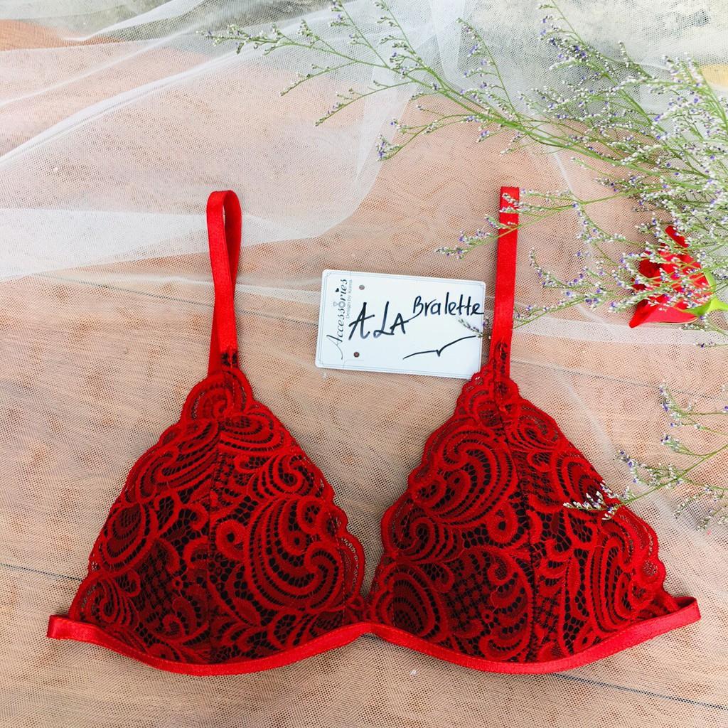 Bộ đồ bra đỏ quần dây thiết kế bằng chất liệu vải ren thoáng mát vô cùng sexy và gợi cảm