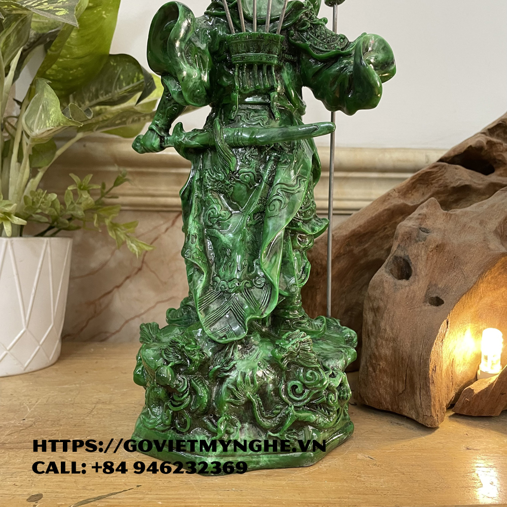 Tượng đá trang trí phong thủy tượng Quan Công cầm đao Ngũ Long - Cao 30cm - Màu Xanh Lục Bích