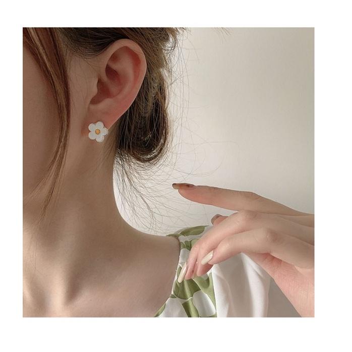 Khuyên tai bông hoa nhỏ 5 cánh - Arora boutique