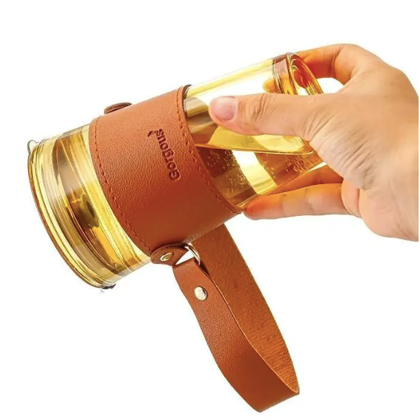 Cốc Thủy Tinh Bọc Da Quai Xách Dung Tích 450ml Kèm Ống Hút Thuỷ Tinh Có Nắp Đậy Chống Tràn Giao Màu Ngẫu Nhiên