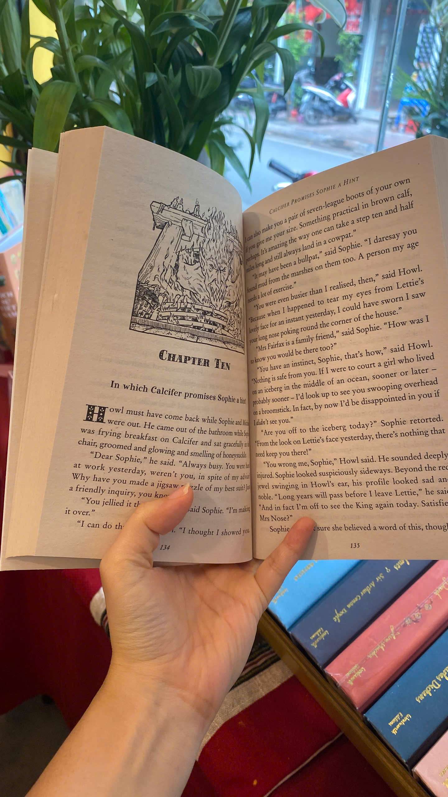 Sách - Howl's Moving Castle by Diana Wynne Jones | Fantasy / Young Adult Romance / Ngoại văn