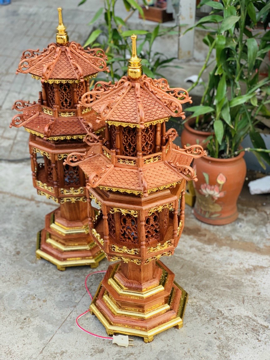 Cặp đèn thờ hình tháp đan mái chùa bằng gỗ hương kt cao 60×28×28cm