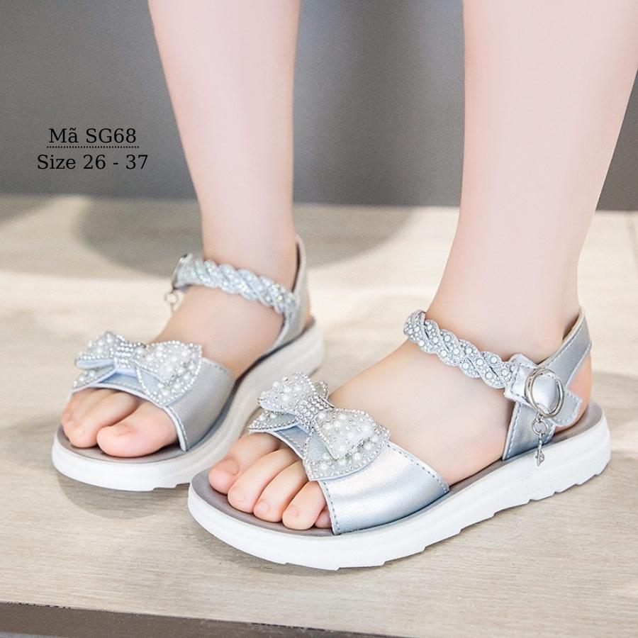 Dép quai hậu sandal bé gái gắn nơ công chúa điệu dà và duyên dáng da mềm đế cao su dẻo chống trơn trượt màu bạc thời trang phù hợp cho trẻ em 3 - 12 tuổi đi học đi biển NHÍM SHOP SG68