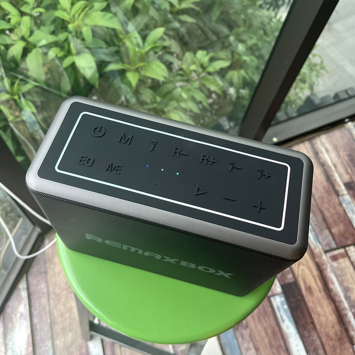 Loa Karaoke Bluetooth Remax RB-M51 Kèm 2 Micro không dây LED RGB hát Karaoke tại nhà, Âm thanh hay bass cực chuẩn - Hàng chính hãng