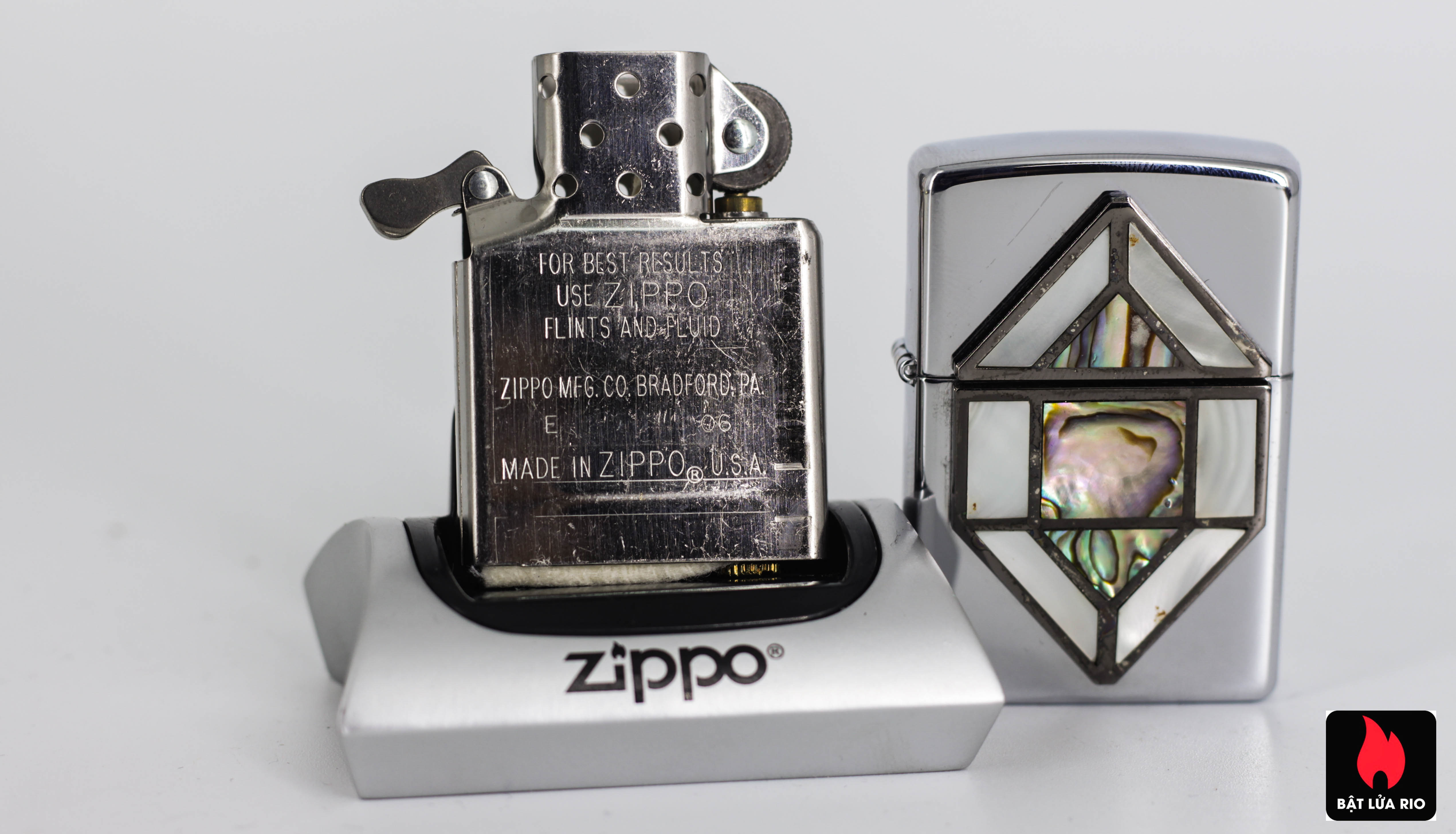 Bật Lửa Zippo 2006 – Zippo Stained Glass Emblem