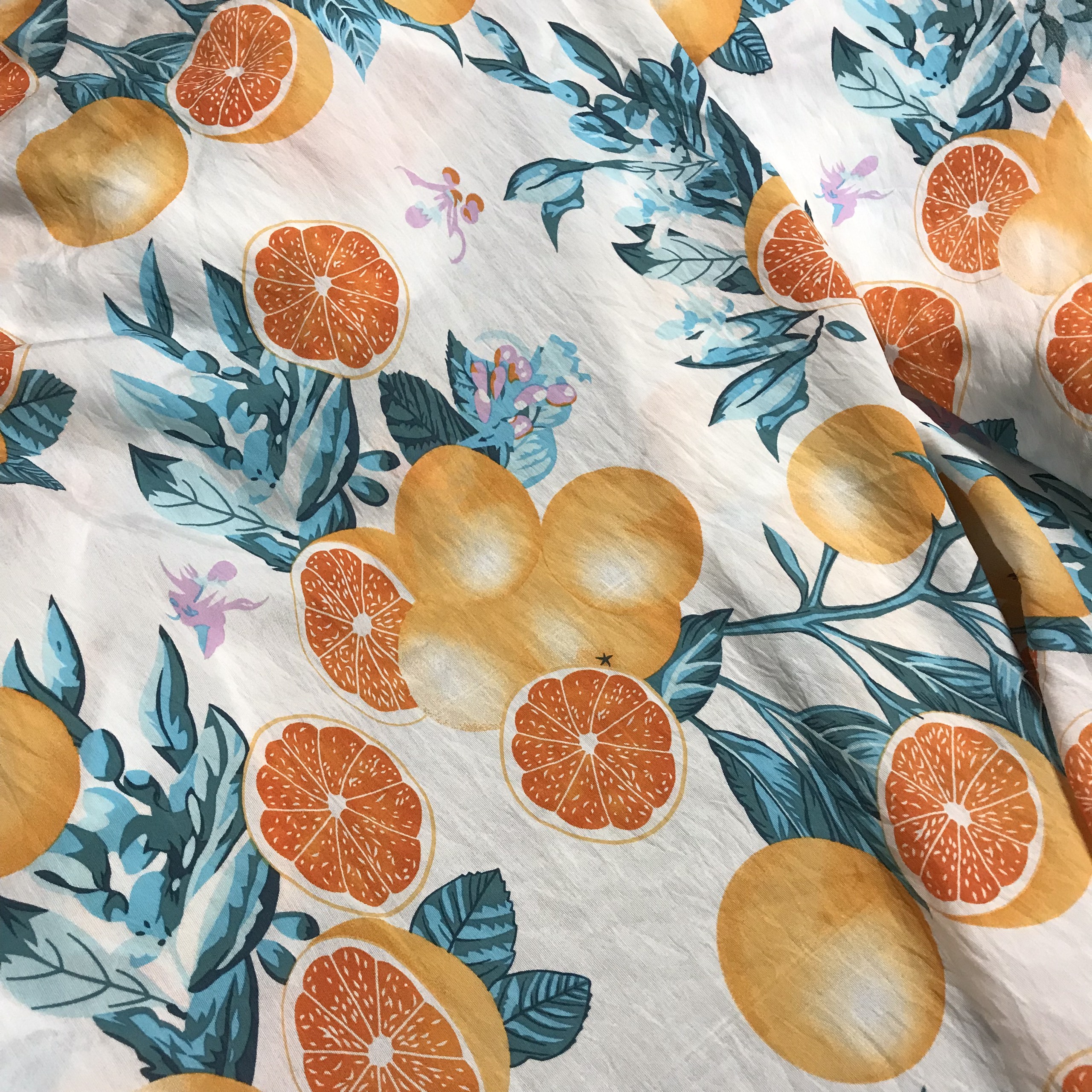 Vải đũi tơ Thái mềm mỏng họa tiết quả cam nền trắng