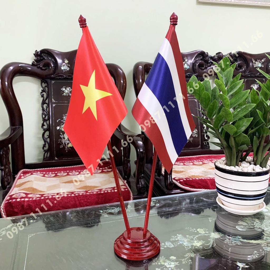 Cờ Để Bàn Đế gỗ Cắm 2 cờ Việt Nam - Thái Lan In Kỹ Thuật Số 3D Vải Phi Bóng
