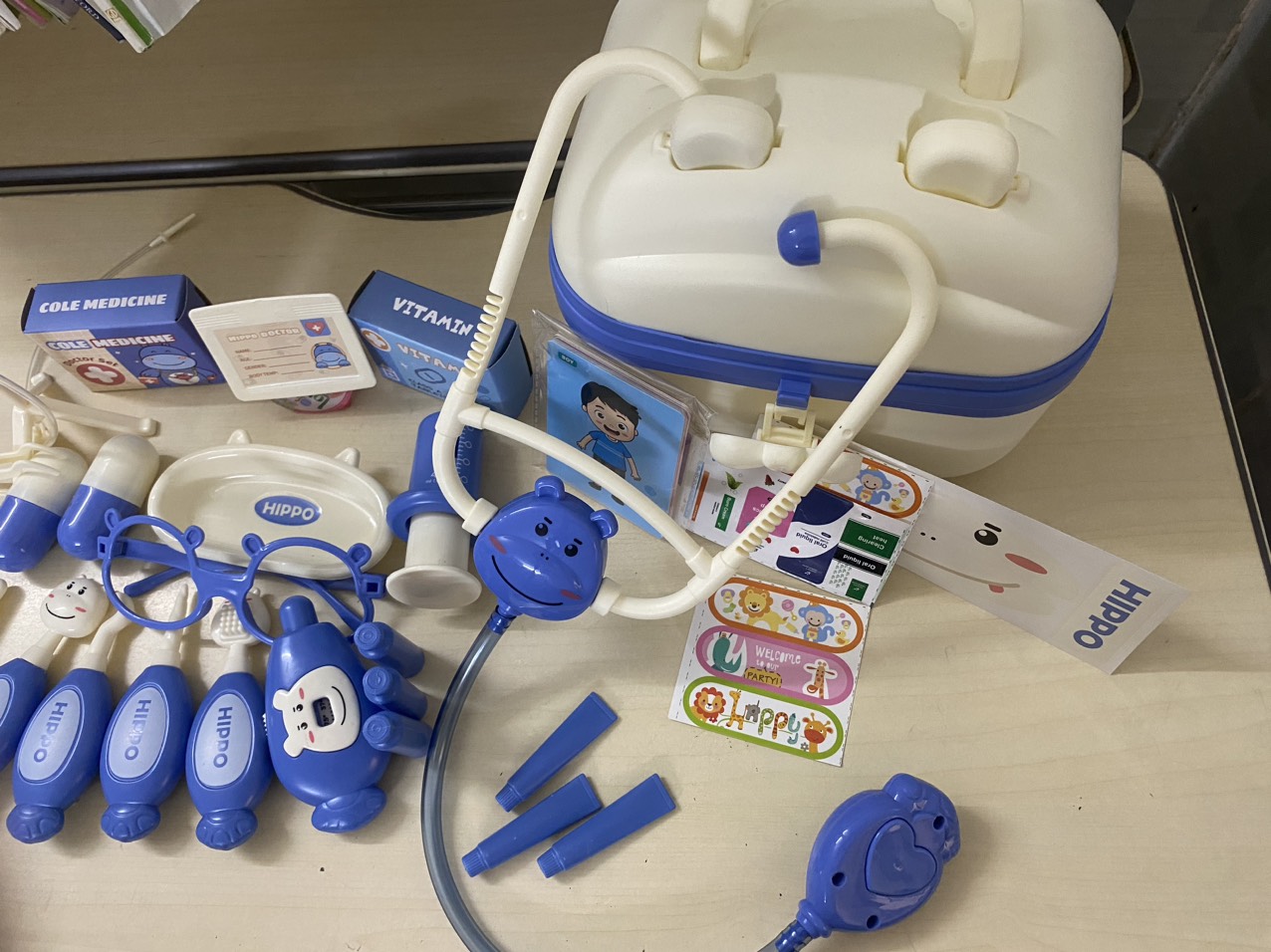 Bộ Đồ Chơi Bác Sĩ, Xe Cứu Thương Cao Cấp Cho Bé Mô Phỏng Thiết Bị Y Tế