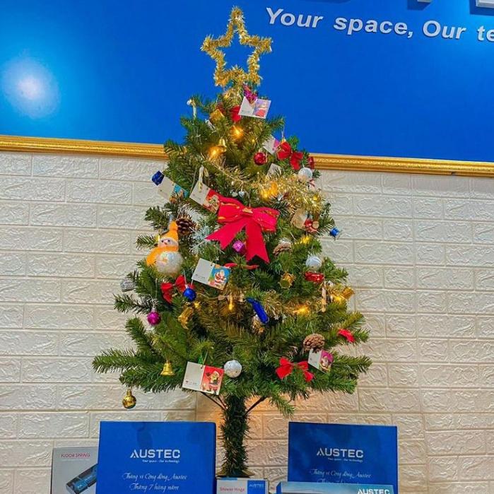 Cây thông noel 1M2 XANH TRƠN kèm ngôi sao và dây kim tuyến trang trí decor giáng sinh