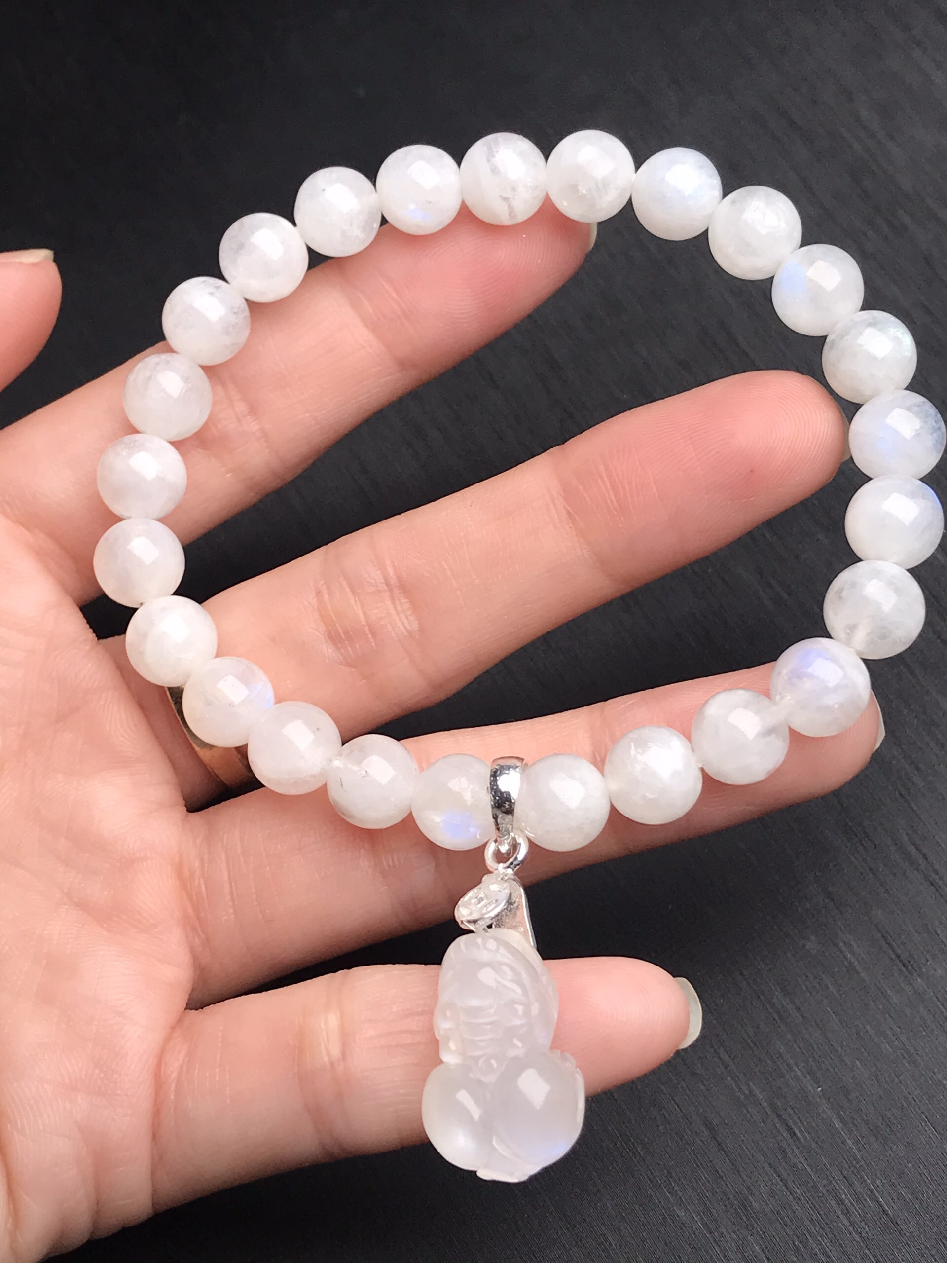 Vòng tay đá mặt trăng 8 mm mix tỳ hưu đá mặt trăng