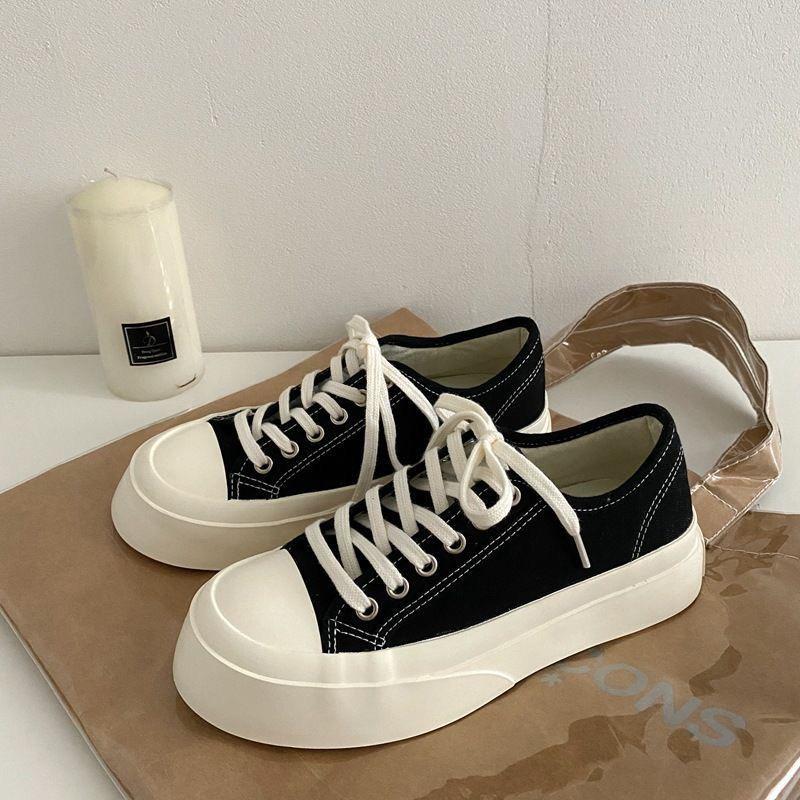 Giày thể thao nữ Ulzzang đế bằng bánh mì vải mềm màu đen trắng năng động - hot trend đẹp