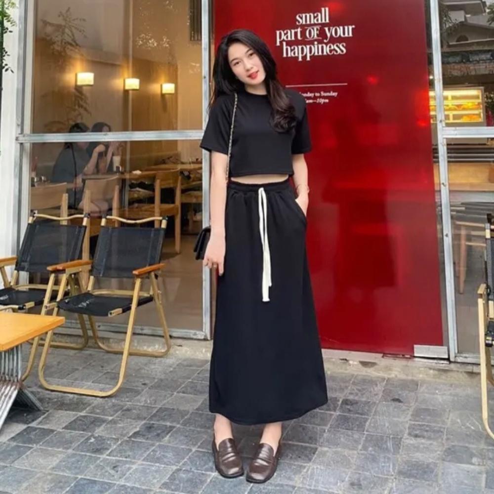 Bộ váy thun dài bigsize gồm áo thun tay ngắn cổ tròn croptop kết hợp chân váy xẻ thun dài có dây - SET17 - Màu Đen