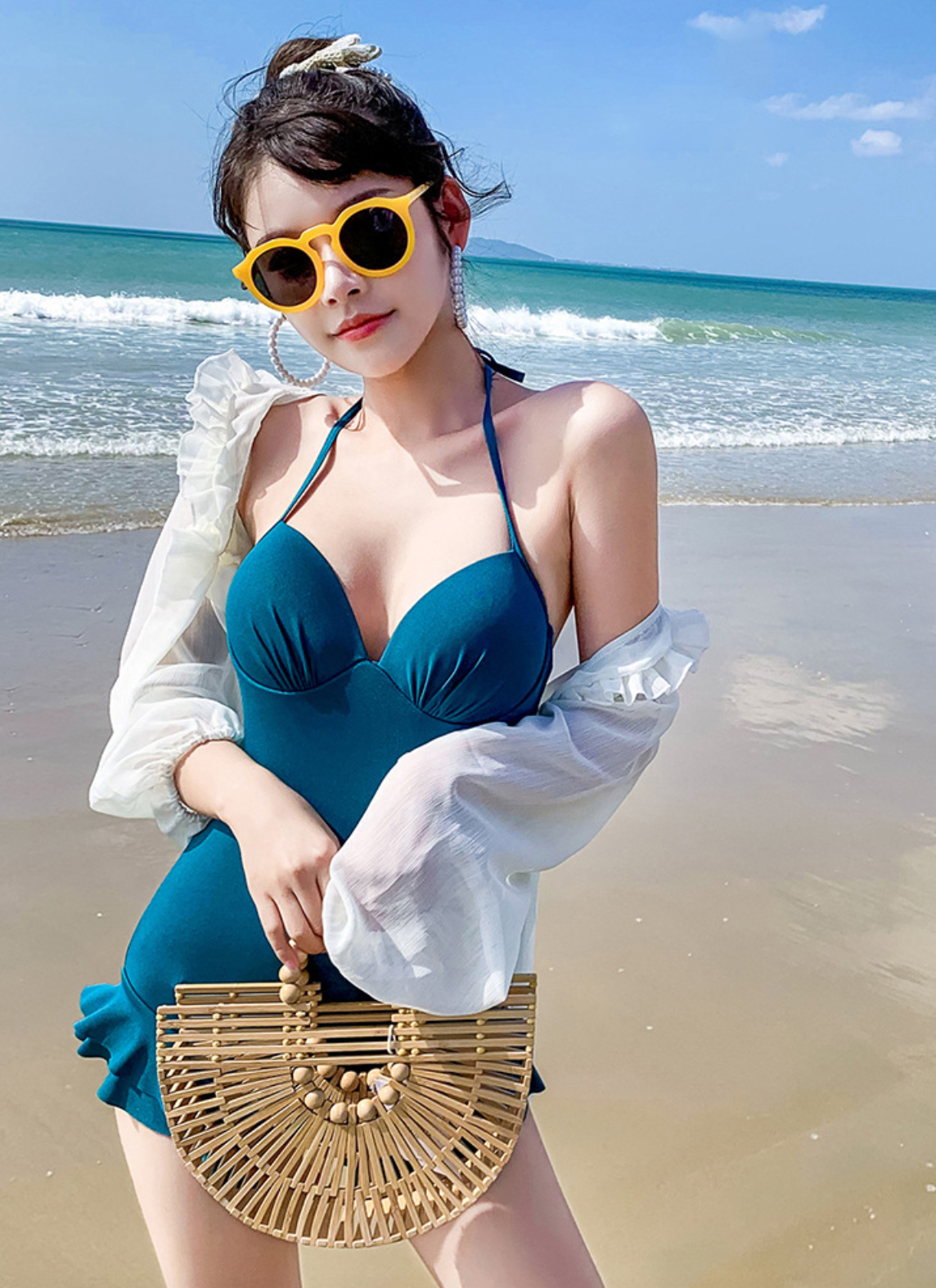 Bộ đồ bơi bikini nữ 1 mảnh đi tắm biển màu xanh kèm áo croptop trắng sang chảnh tôn dáng phong cách Hàn quốc - B04