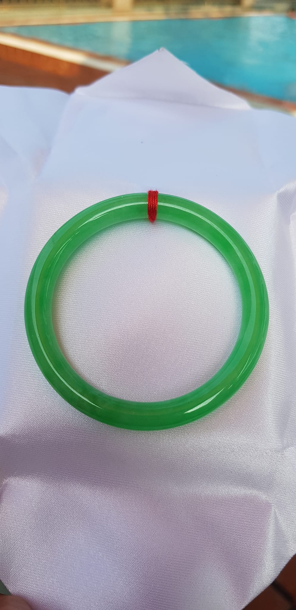 Vòng cẩm thạch Mới Lý 52mm x 7mm Vòng Xanh lá tươi 52kg - 56kg Nữ mệnh Mộc mệnh Hỏa Thủy đeo ạ