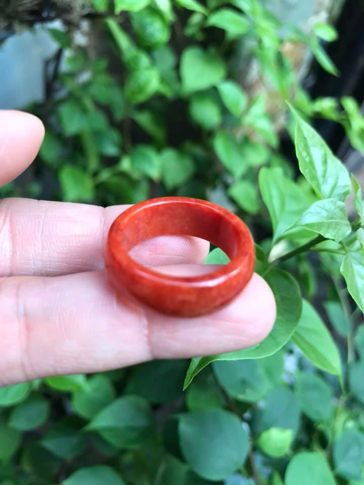 NHẪN ĐEO TAY MÀU ĐỎ 18MM CHẤT LIỆU ĐÁ CẨM THẠCH   HỢP NAM MỆNH HỎA THỔ