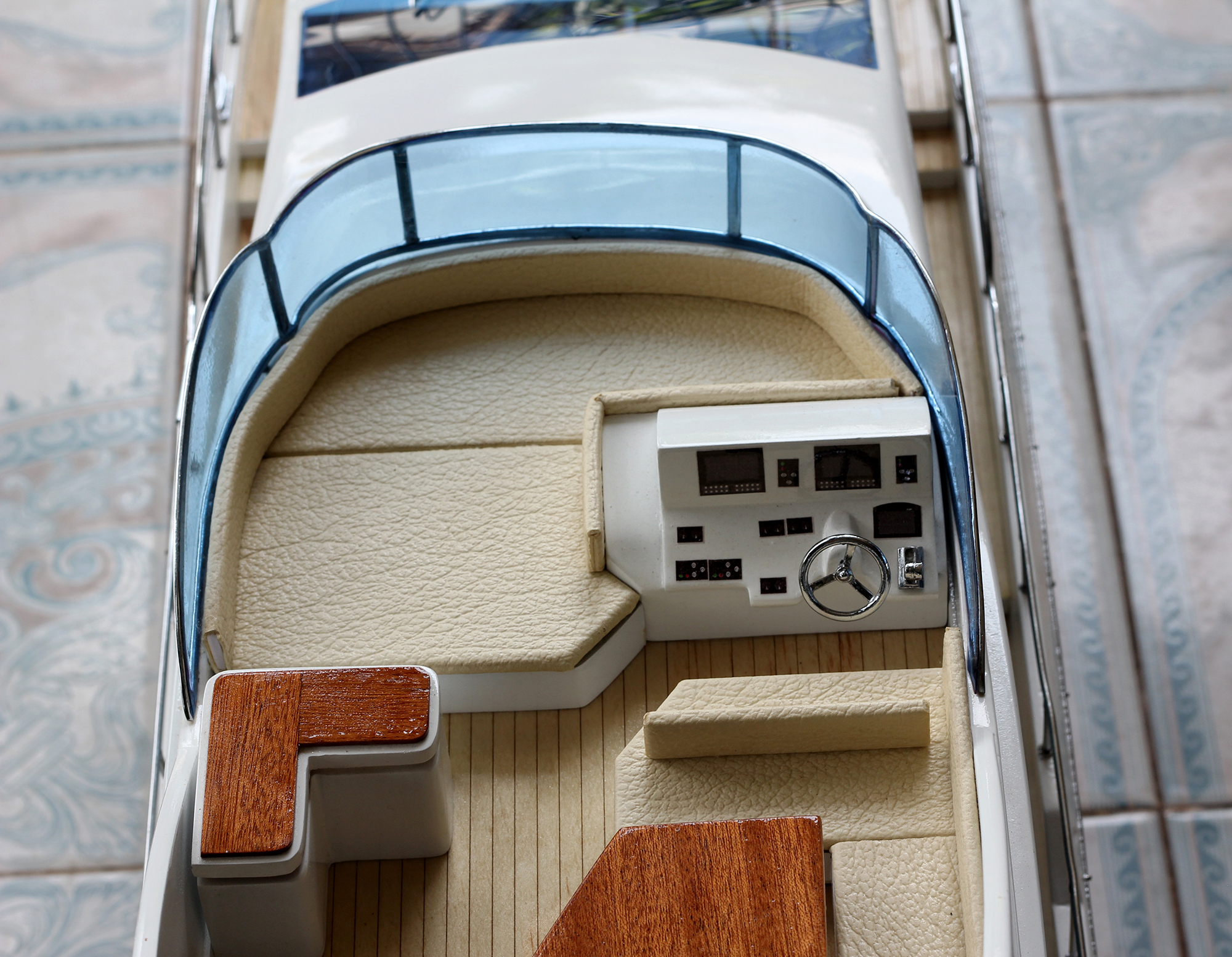 Du thuyền hiện đại Azimut 70 dài 90cm trang trí (hàng cao cấp, không lắp ráp)