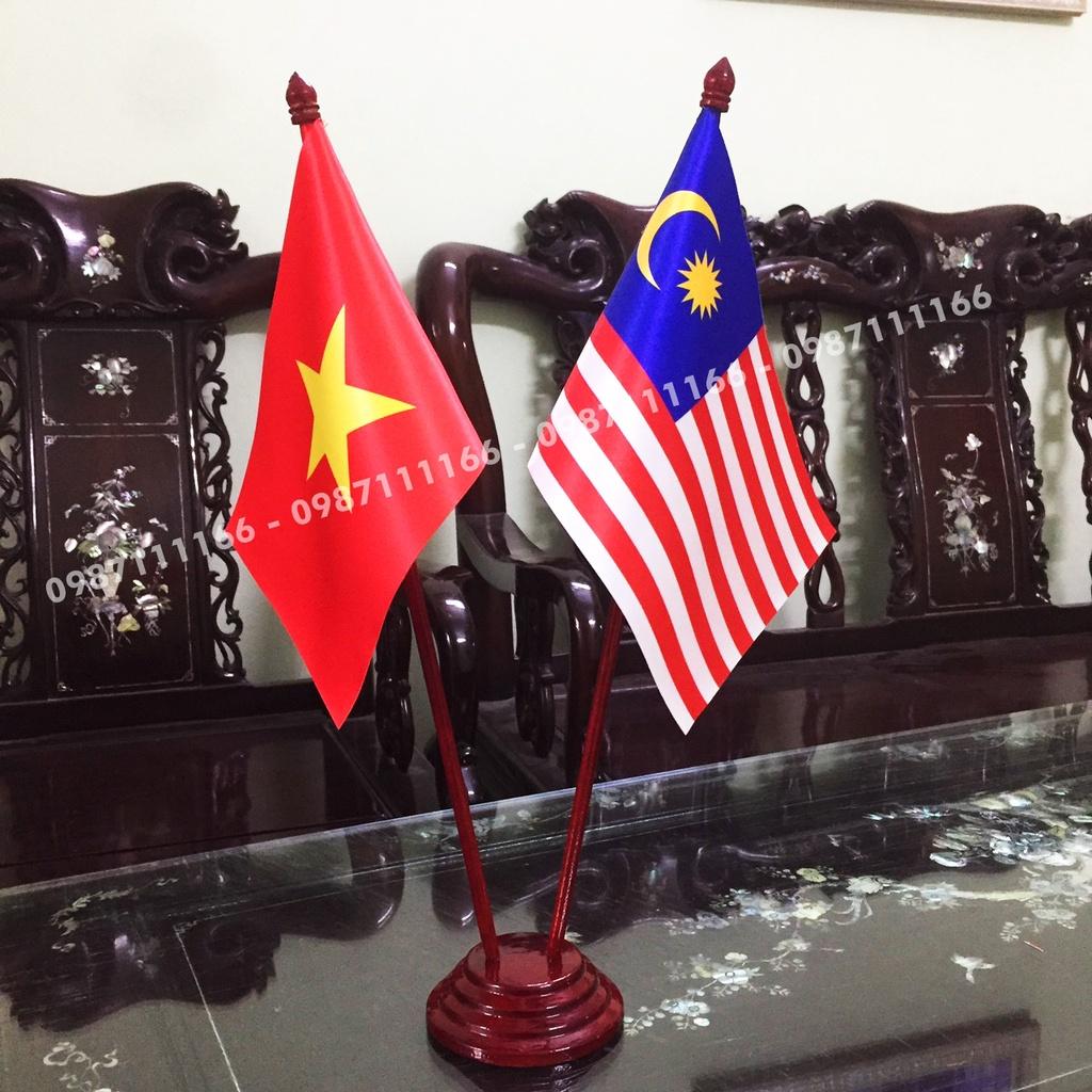 Cờ Để Bàn Đế gỗ Cắm 2 cờ Việt Nam - Malaysia In Kỹ Thuật Số