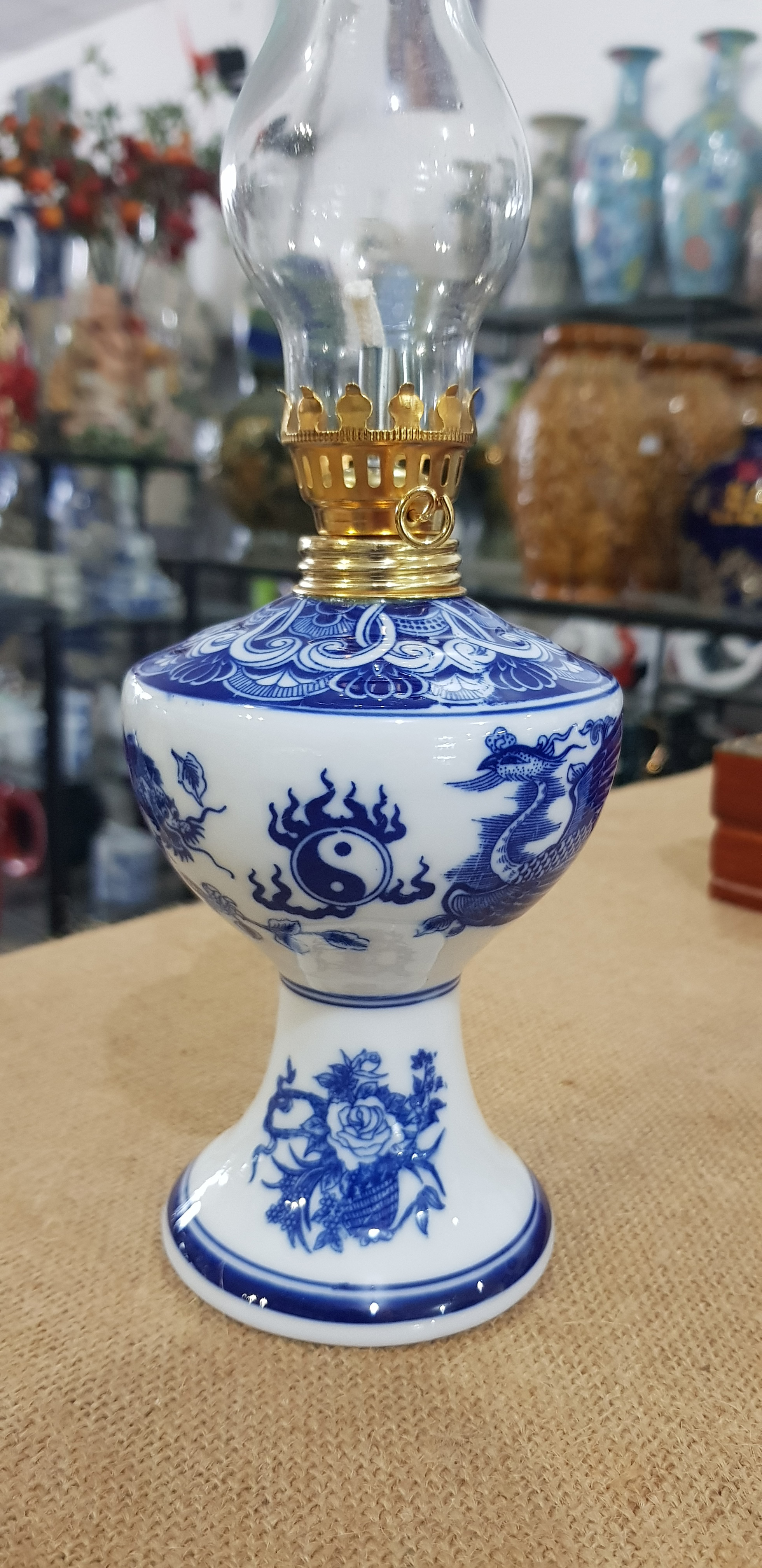 Đèn thờ màu xanh lam - Gốm Bát Tràng