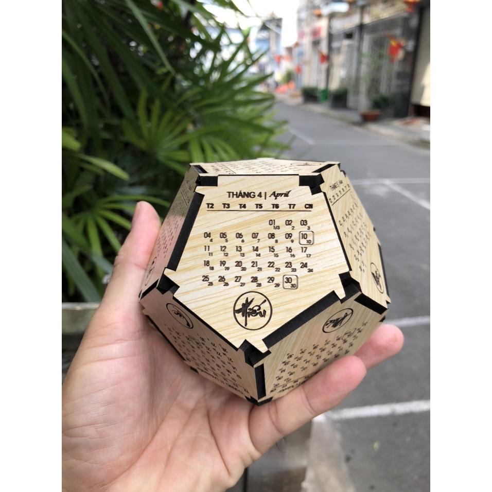 Trái Lịch Ngũ Giác - 12 Tháng Thư Pháp