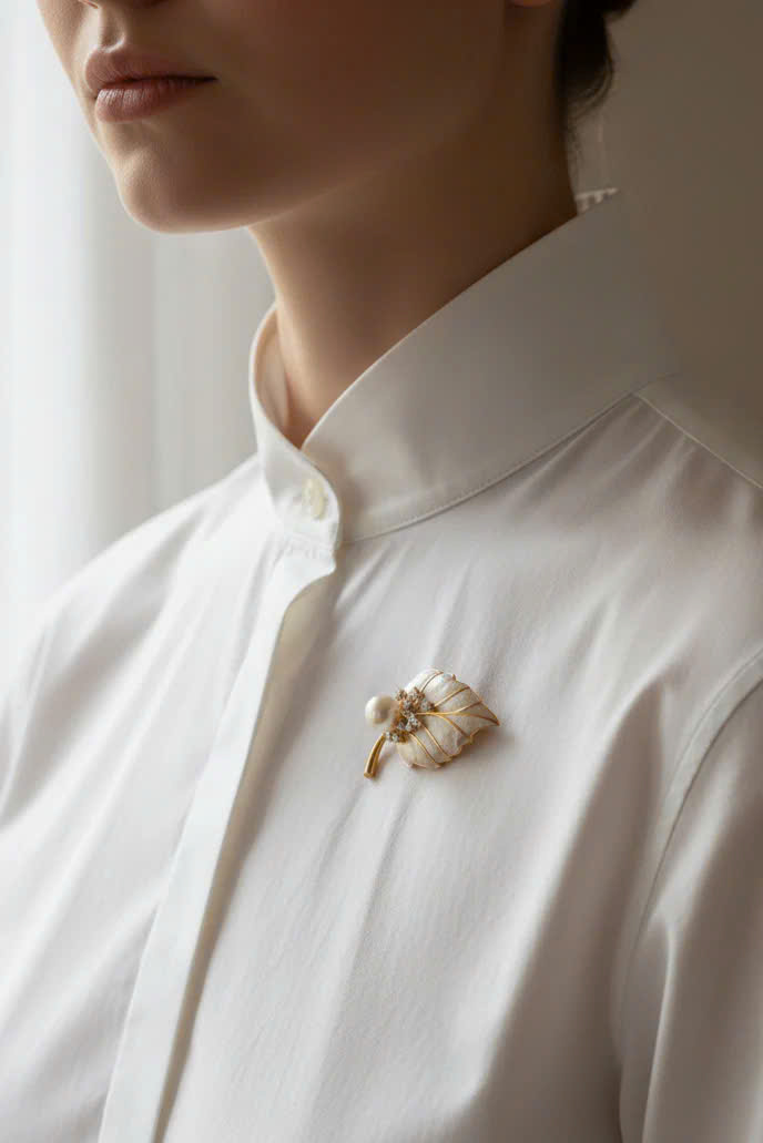 Trâm Cài Áo Vest, Áo Dài Xà Cừ Đính Ngọc Trai Baroque Hình Chiếc Lá thời trang thiết kế Hity ACC413