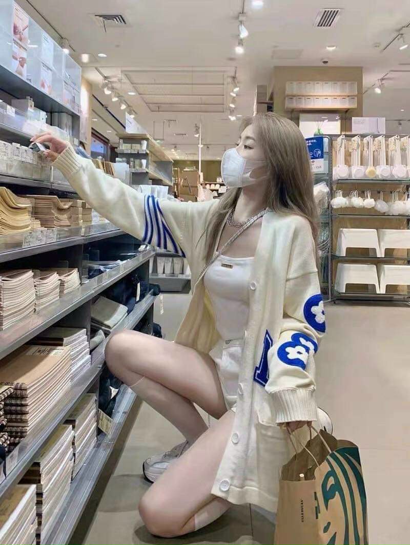 Khoác nỉ cadigan M màu sữa