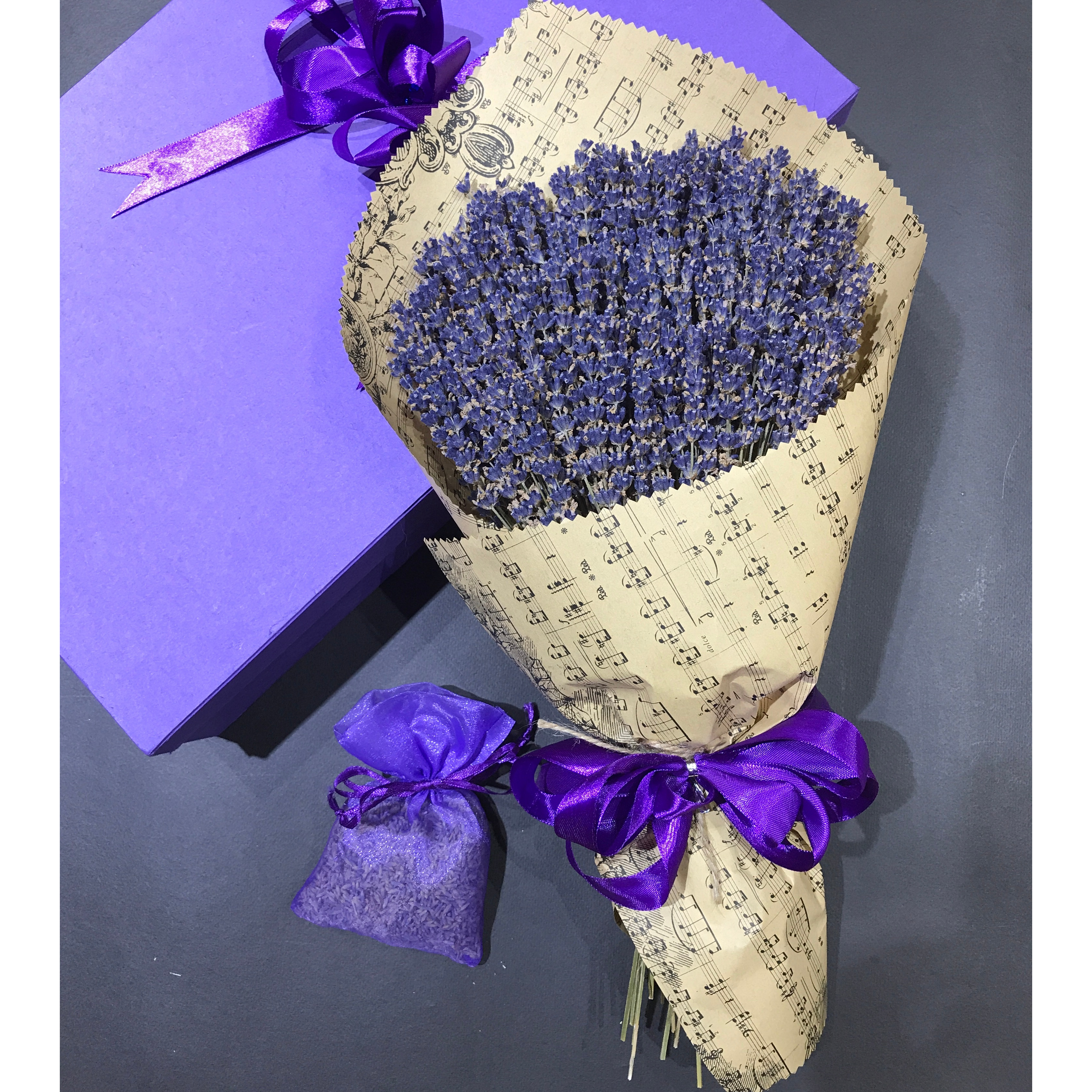 Bó hoa Lavender Tặng  Kèm Túi Thơm