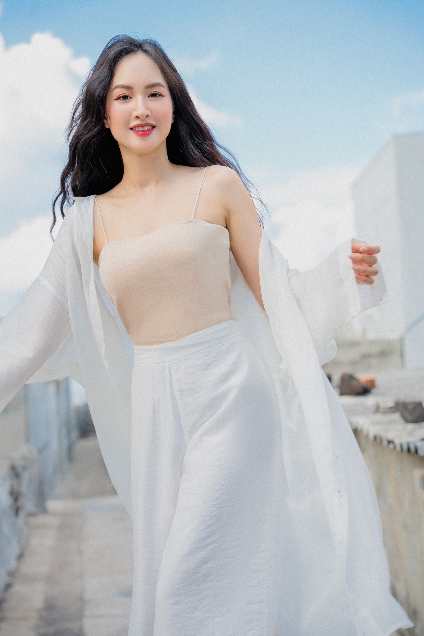 OLV - Áo Chiffon Longline Shirt in White