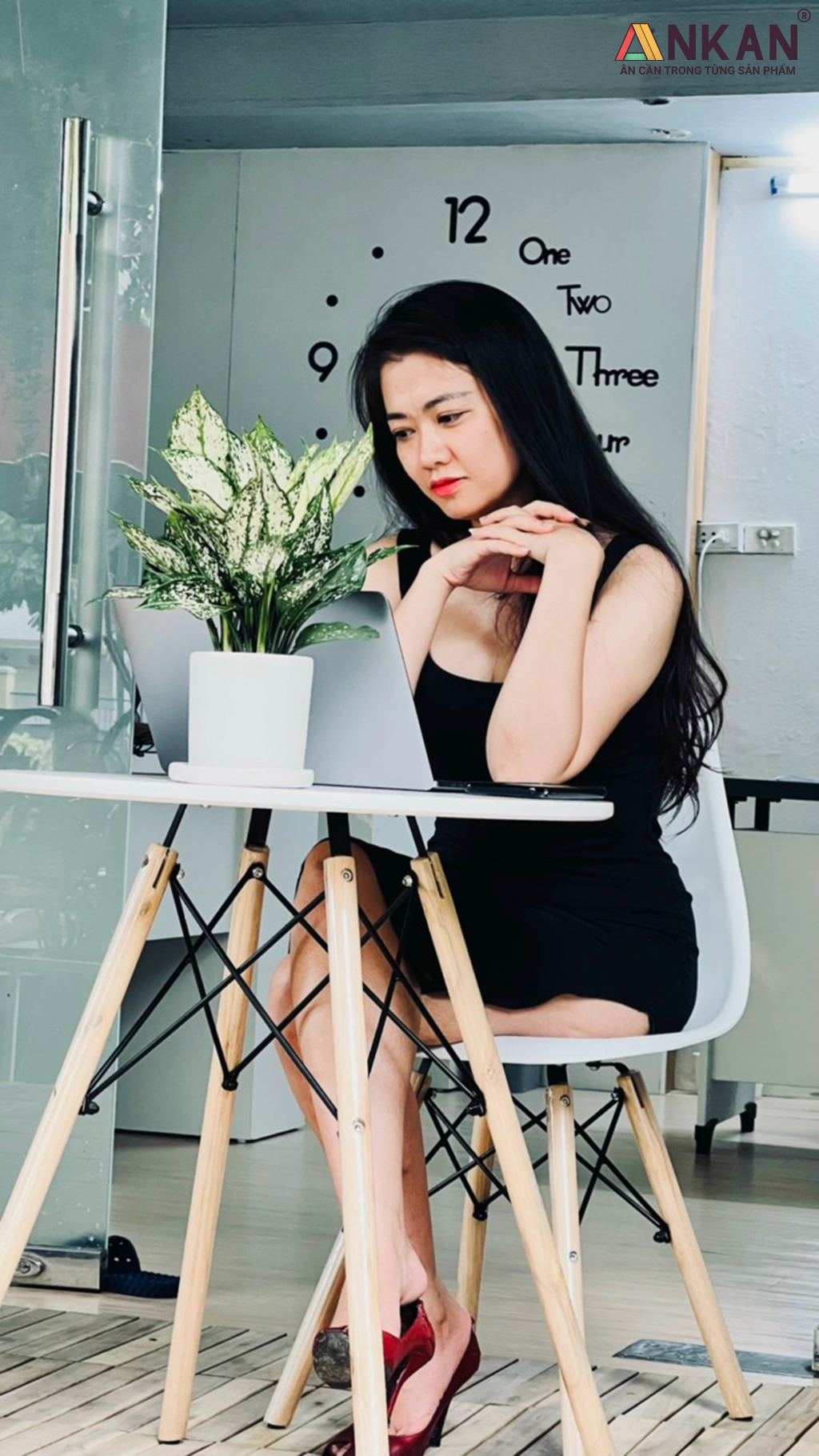 Ván Sàn Gỗ Vỉ Nhựa Thiết Kế Mới Năm 2023 Màu Vàng Cát Dùng Để Lót Ban Công Sân Thượng Quán Cà Phê Tạo Không Gian Sạch Sẽ Và Sang Trọng Thương Hiệu ANKAN