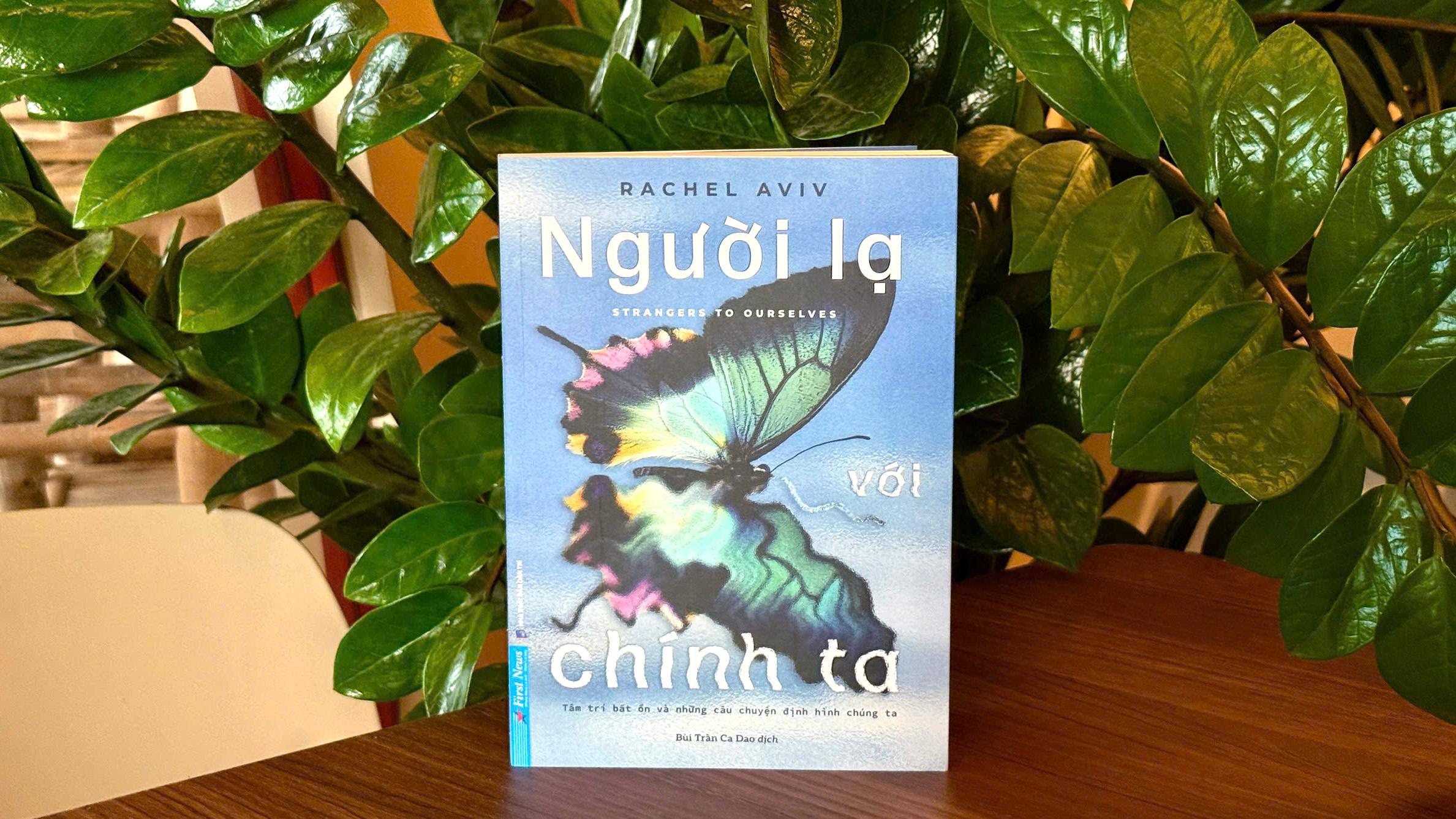 Sách - Người Lạ Với Chính Ta - Strangers To Ourselves