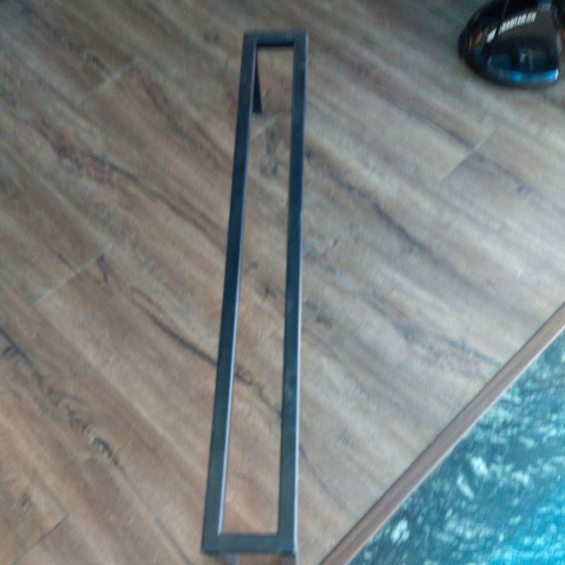 Kệ thép kê ban công. Dài 100cm. Rộng 10cm. Cao 14,5cm. 4 chân. Hộp thép 2x2cm