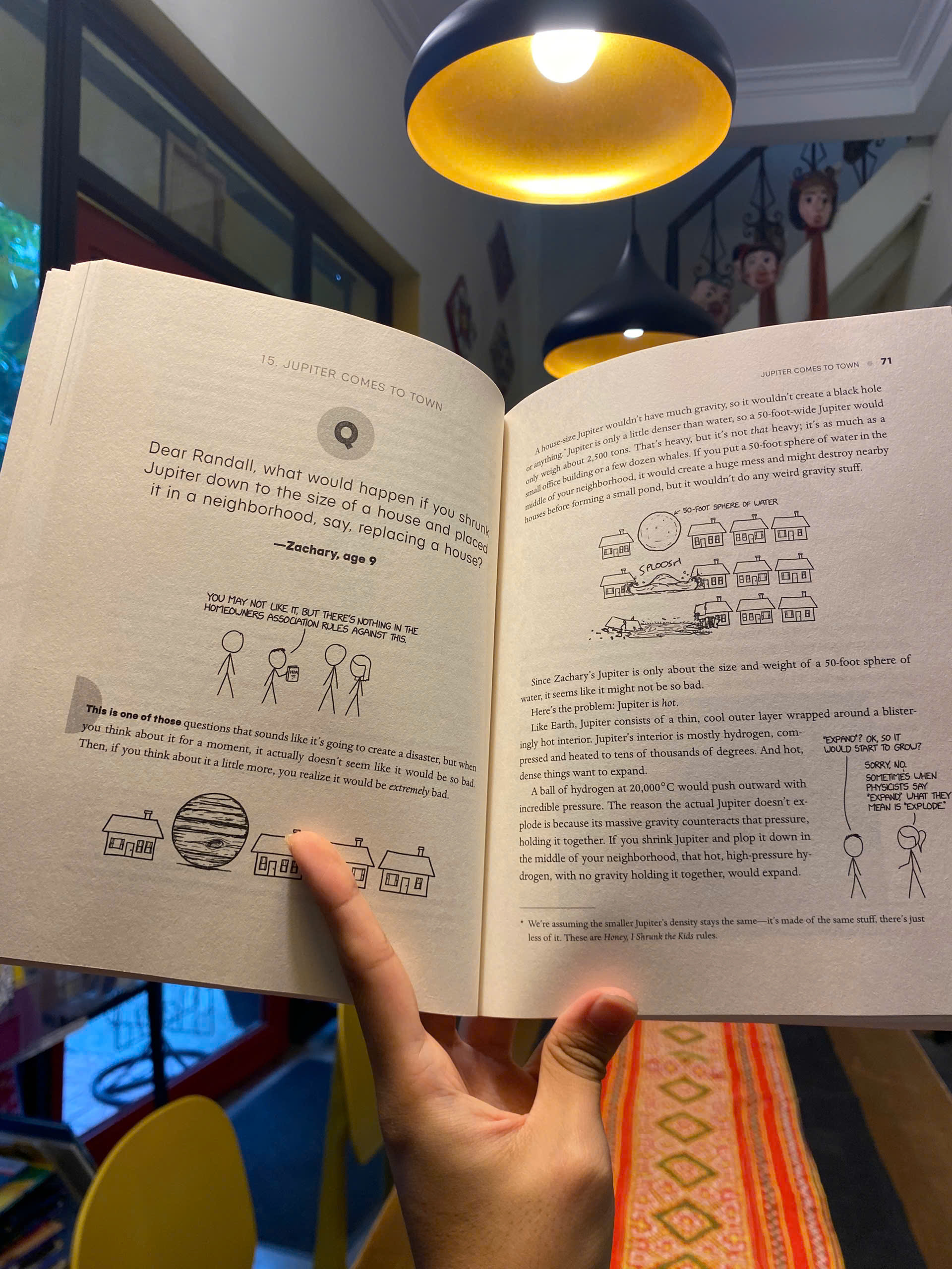 Sách - What If? 2: Additional Serious Scientific Answers to Absurd Hypothetical Questions by Randall Munroe