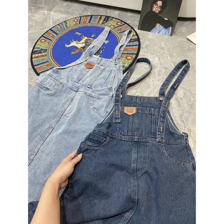 Váy Yếm Jeans Nữ Logo Ngực Xẻ Tà Túi Trước