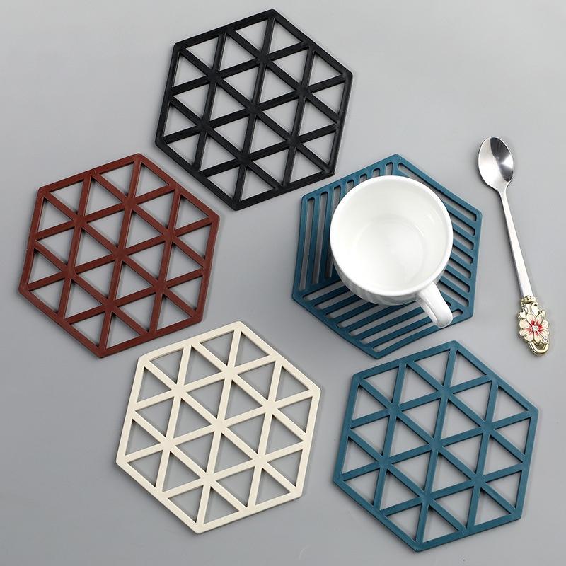 1 miếng lót ly cách nhiệt hình lục giác bằng silicone