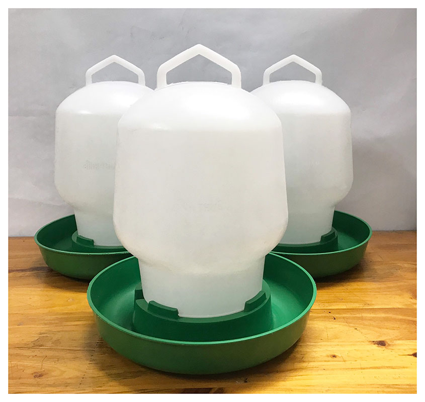 3 Bình Đựng Nước Cho Gia Cầm Dung Tích: 4L - Máng uống nước Bình Thuận 4 lít