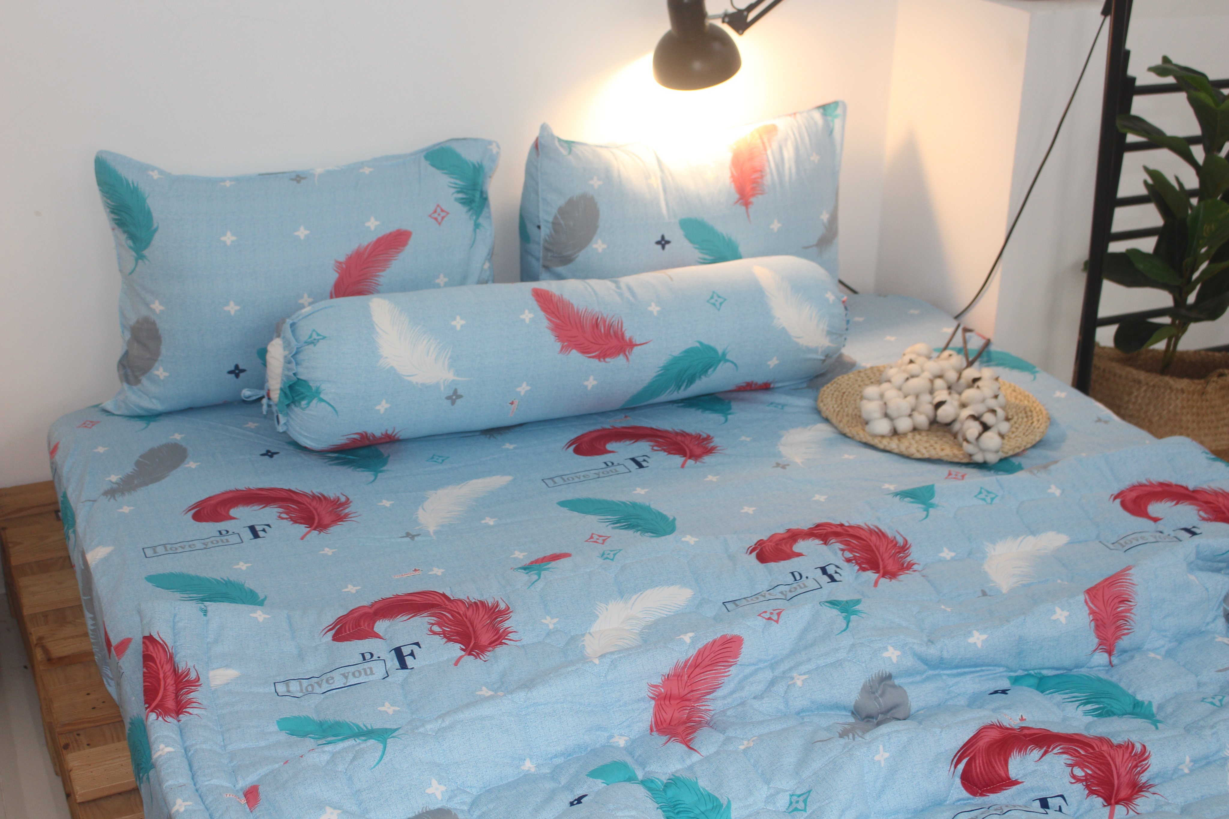 Bộ Drap Gối Cotton - Mẫu Lông Vũ Nền Xanh - vải dày dặn, mát mẻ, siêu thấm mồ hôi
