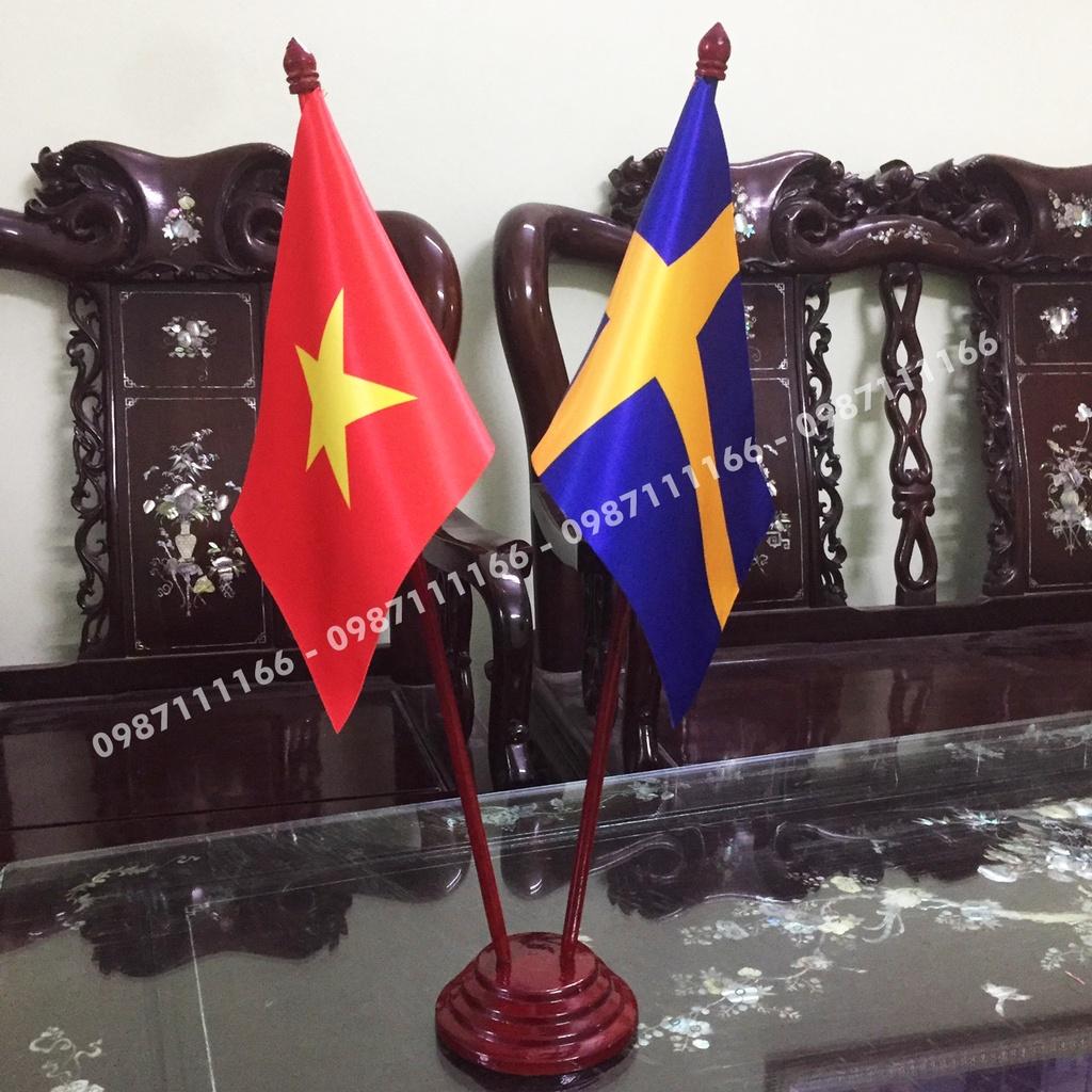Cờ Để Bàn Đế gỗ Cắm 2 cờ Việt Nam - Thụy Điển In Kỹ Thuật Số
