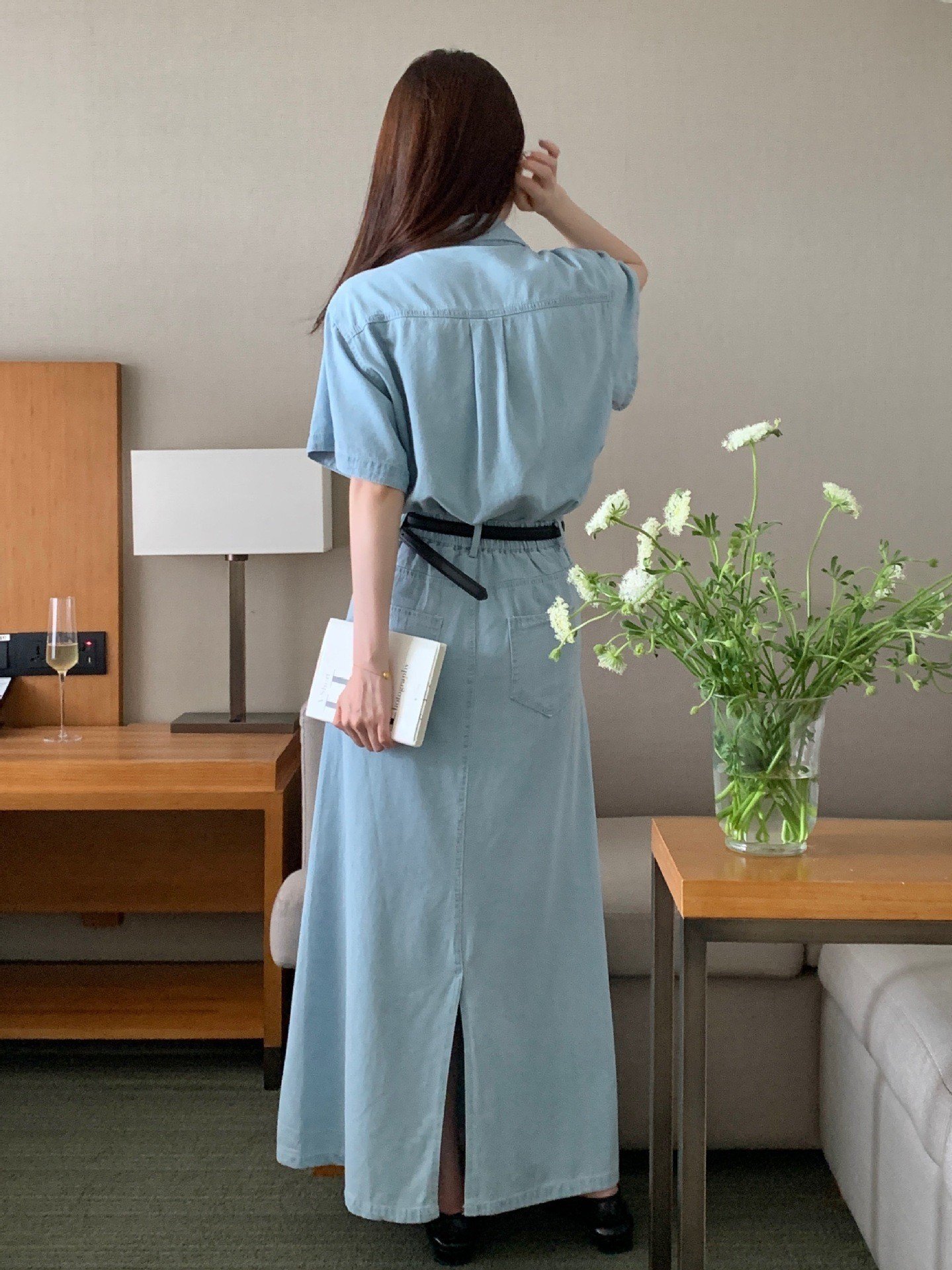 Set áo sơmi và chân váy dáng dài, chất vải denim - Áo sơmi tay ngắn có túi và chân váy dáng dài kèm betl