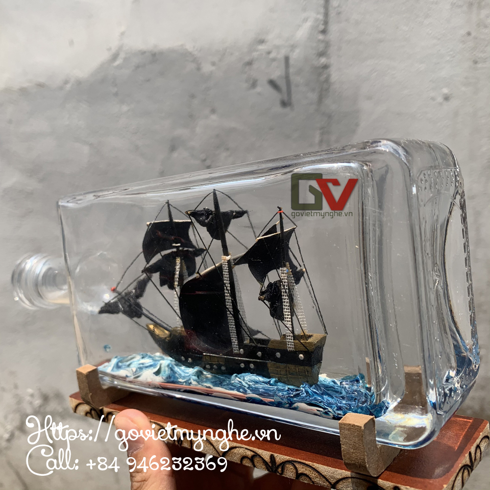 Mô hình thuyền cướp biển Black Pearl trong chai thủy tinh kèm tiểu cảnh sóng biển - Dài 25cm - thủ công mỹ nghệ Việt Nam