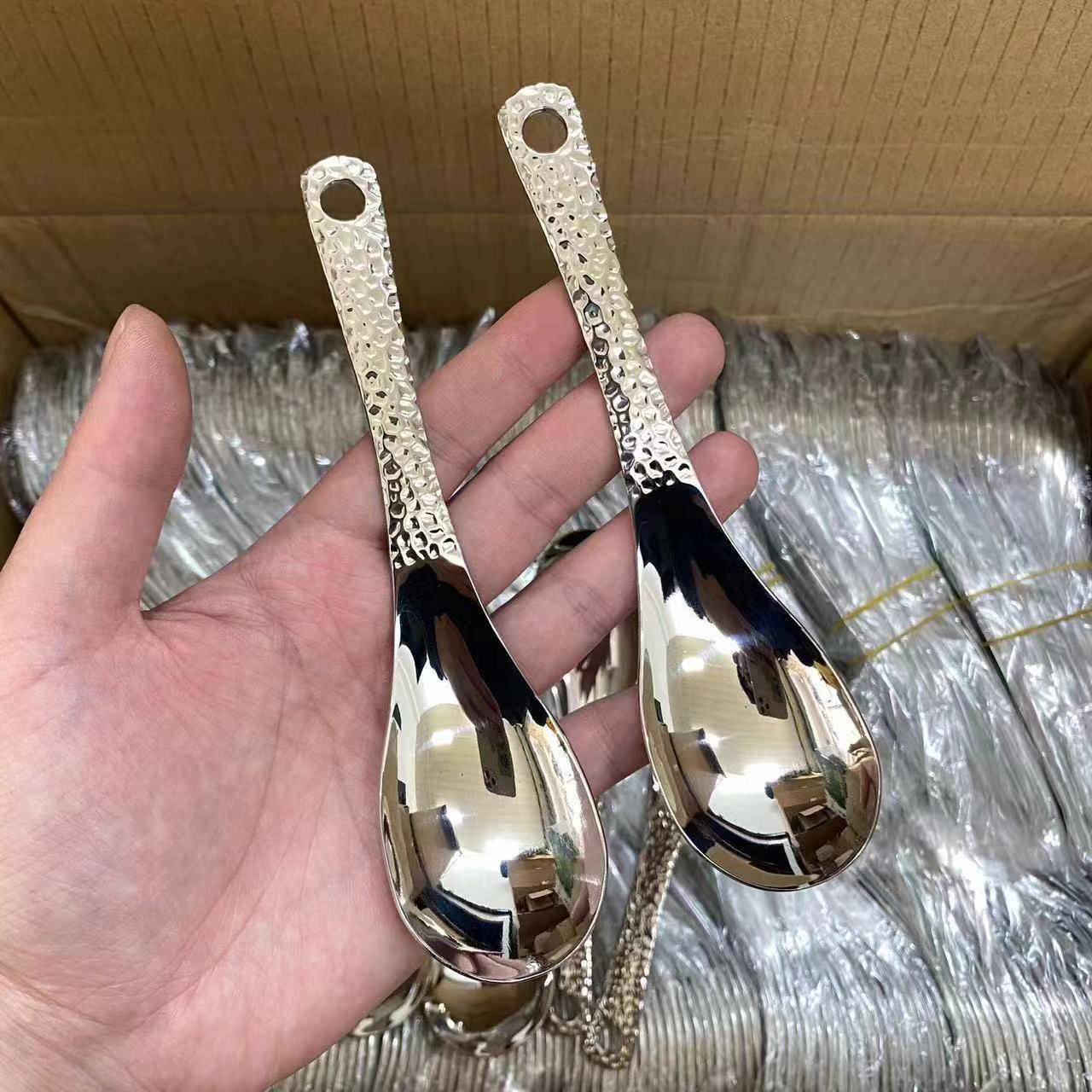Combo 10 muỗng thìa Inox dùng để ăn cơm, ăn chè, trái cây được dập hoa văn chìm phong cách thời trang