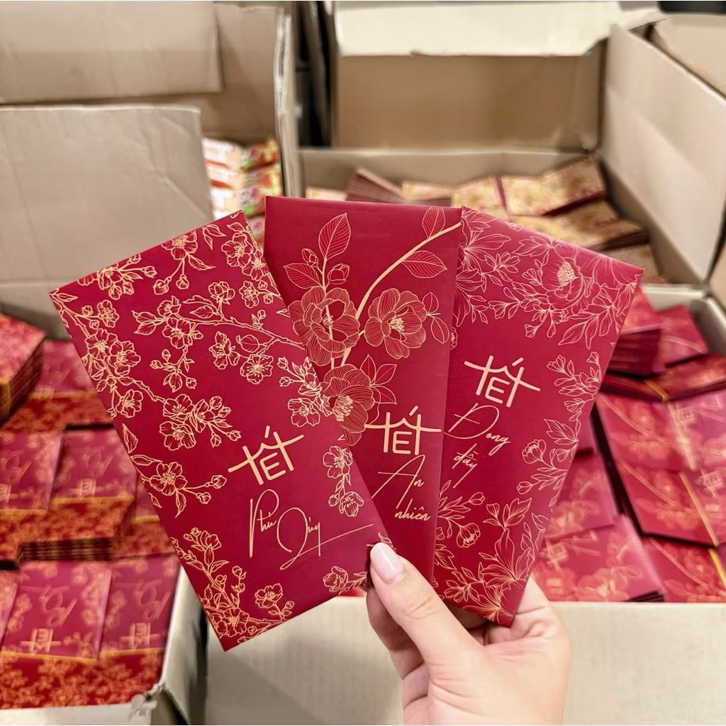 Bao Lì Xì Chữ Tết Họa Tiết Gấm Hoa Đỏ May Mắn 2026