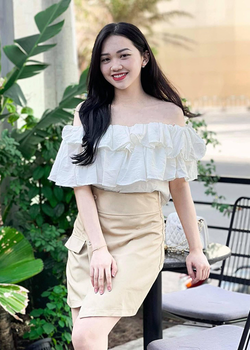 Set Áo Croptop Hỡ Vai Kèm Chân Váy Đính Nút Thời Trang