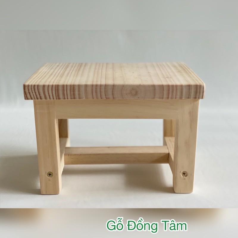 Ghế đẩu - gỗ thông xin xắn