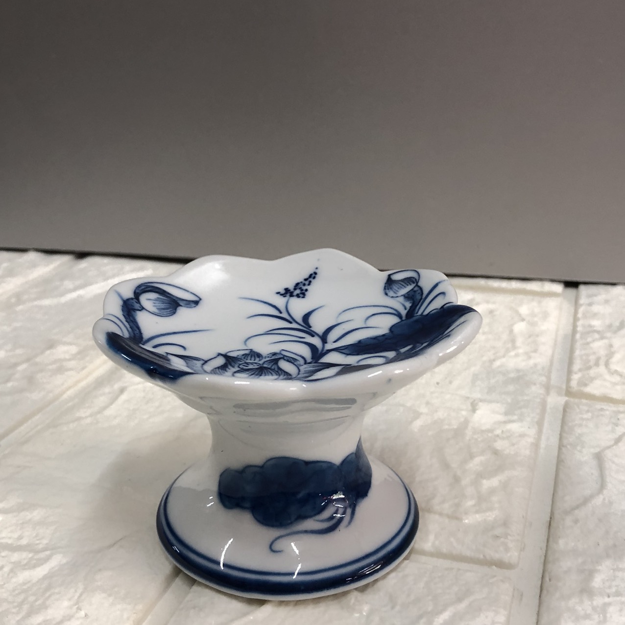 Đế để nến vẽ sen đk 9 cao 6cm TP1082