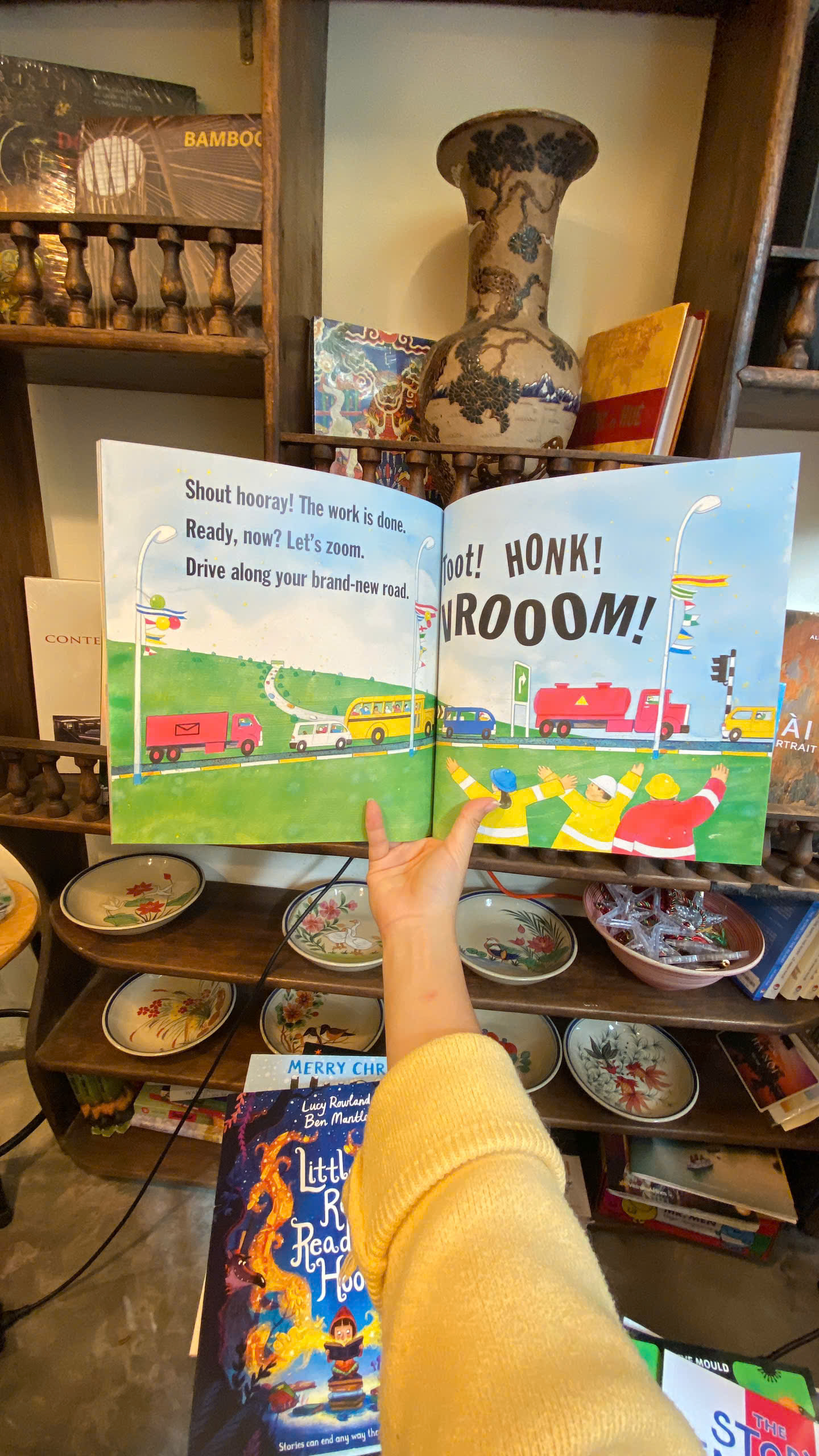 Sách - Roadworks by Sally Sutton - Picture Books