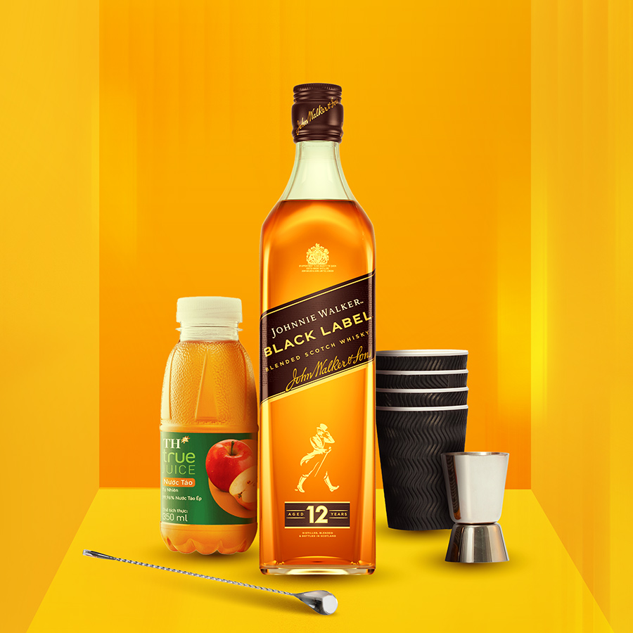 Combo rượu Johnnie Walker Black Label 750ml 40% - kèm nước ép táo