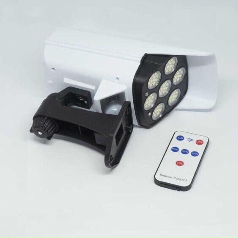 Đèn LED năng lượng mặt trời kiểu giả camera chống trộm, tự động bật tắt