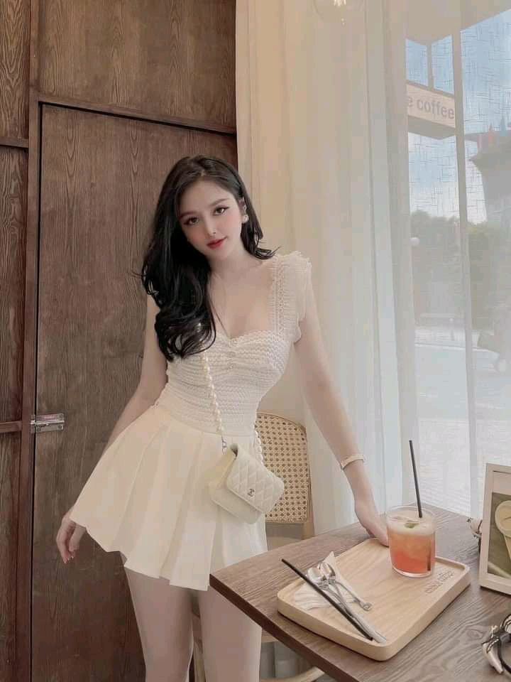 Áo ren cổ vuông Freesize 40-50kg