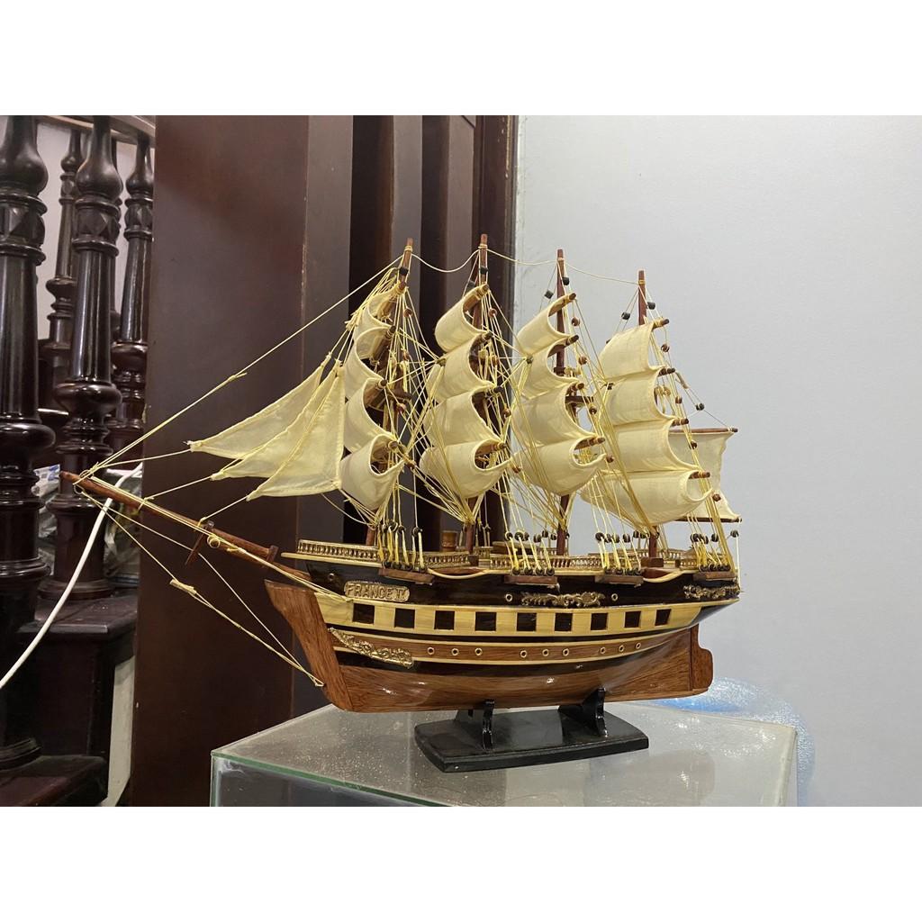 Mô hình thuyền buồm FRANCE - Thân tàu dài 40cm - Buồm Trắng Vàng - Gỗ Còng tự nhiên