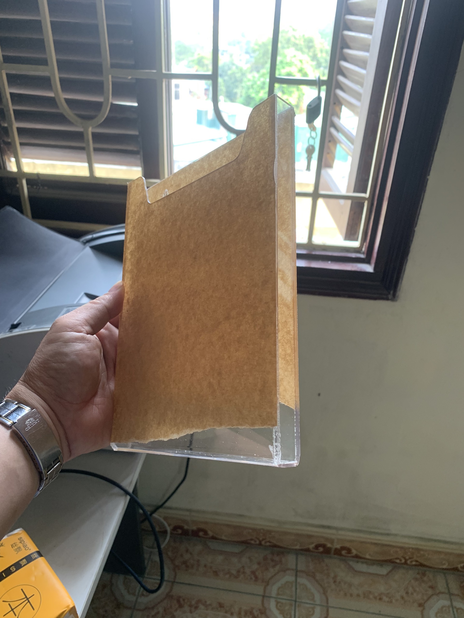 Kệ Mica Đựng Tờ Rơi, Hồ Sơ Treo Tường Trong Suốt khổ ngang, dọc A4, A5